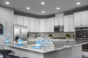 Choosing Between an Island or Peninsula for Your Kitchen Remodel